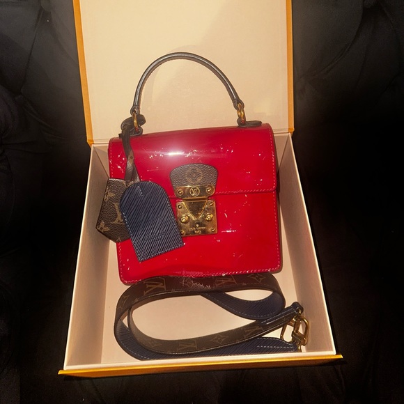 Louis Vuitton, Vernis Epi Monogram Spring Street Scarlet - Picture 5 of 7